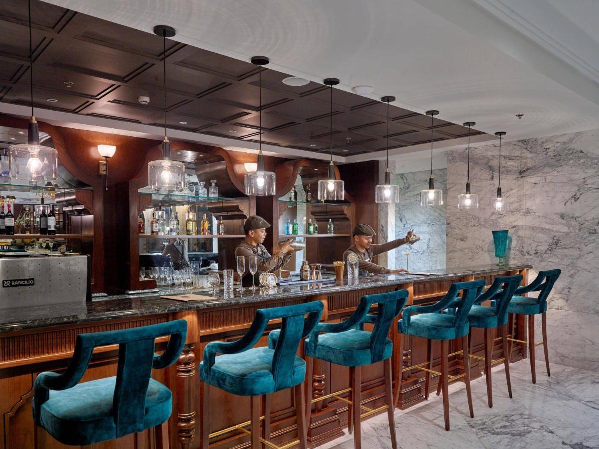Peridot Grand Luxury Boutique Hotel Hanoi Kültér fotó The bar at the hotel