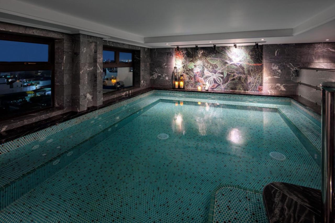 Peridot Grand Luxury Boutique Hotel Hanoi Kültér fotó The pool at the Mandarin Oriental, Munich