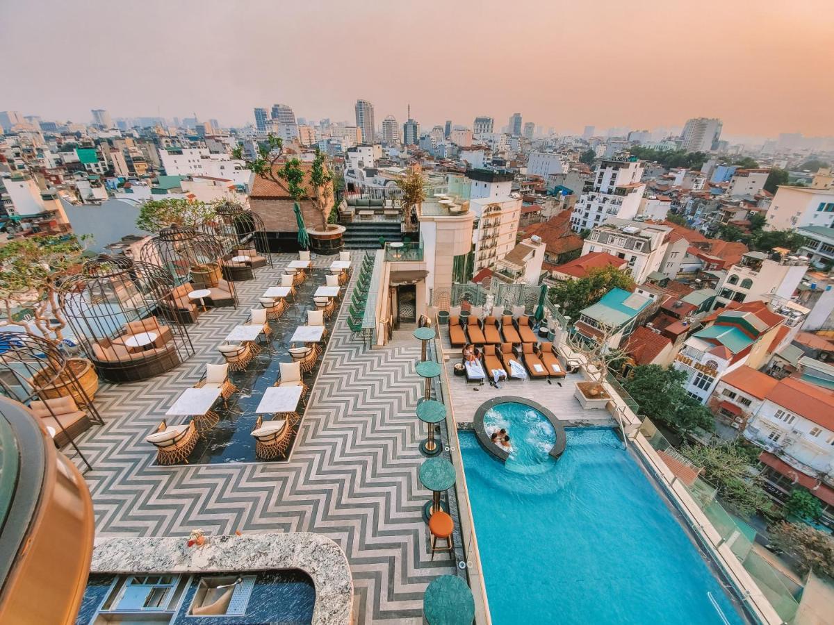 Peridot Grand Luxury Boutique Hotel Hanoi Kültér fotó The rooftop pool at the hotel