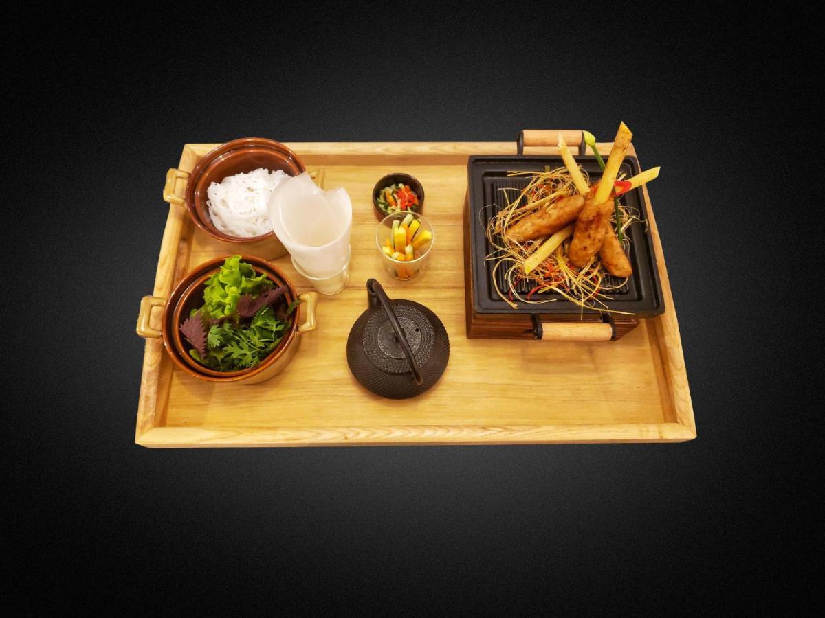 Peridot Grand Luxury Boutique Hotel Hanoi Kültér fotó A bamboo serving tray