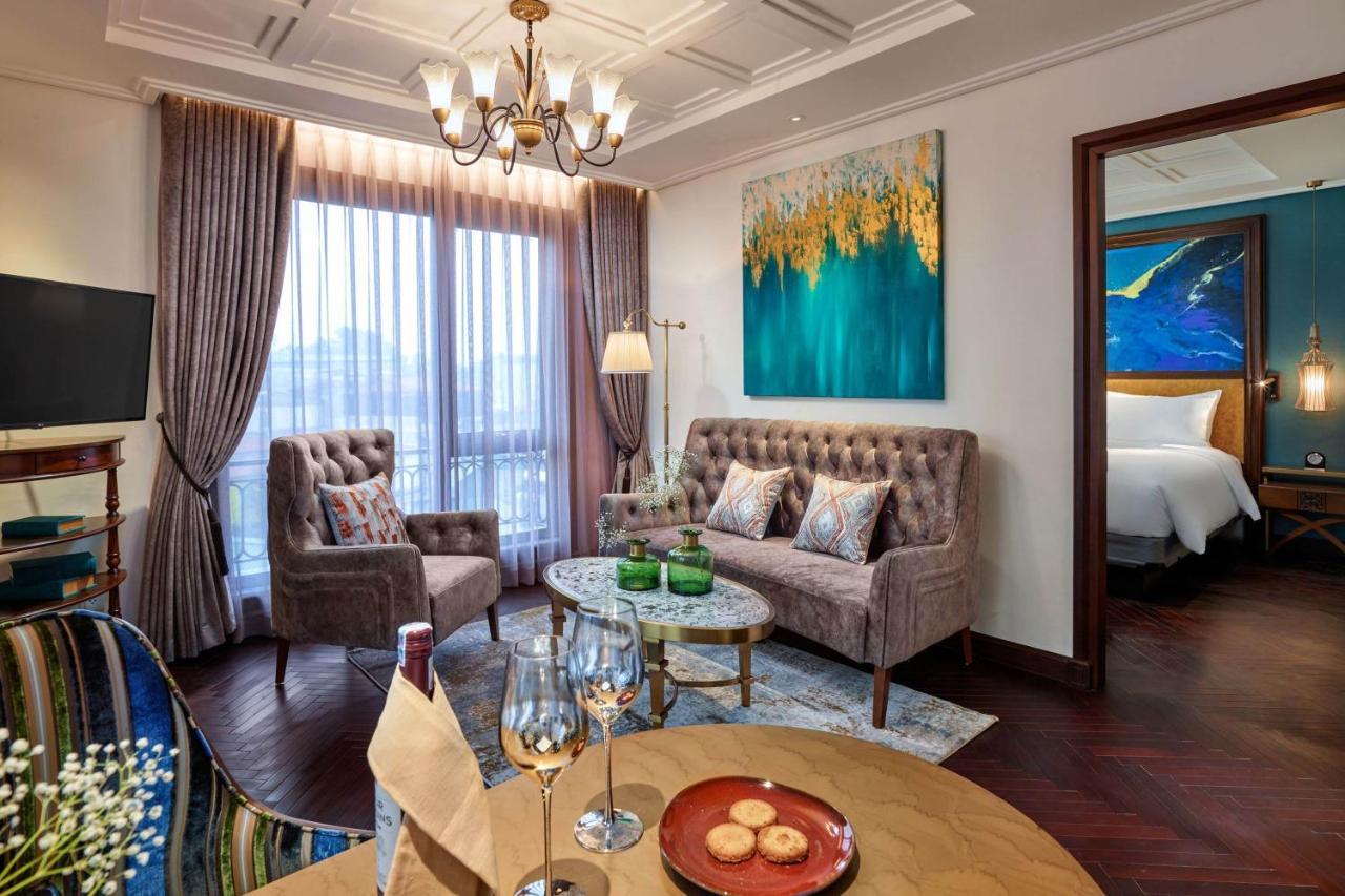 Peridot Grand Luxury Boutique Hotel Hanoi Kültér fotó A suite at the hotel