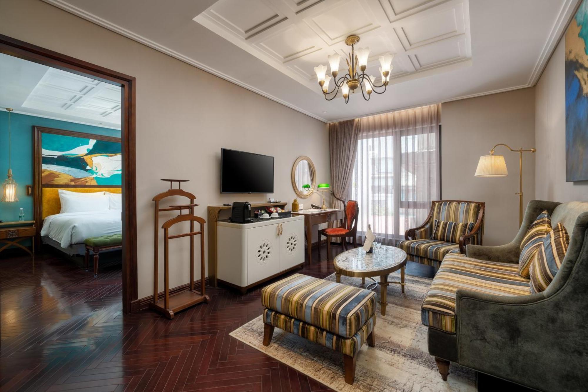 Peridot Grand Luxury Boutique Hotel Hanoi Kültér fotó Suite